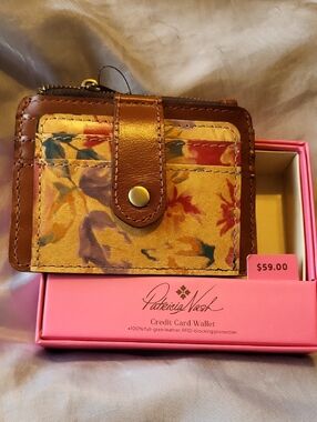 Patricia Nash Cassis Aegan Blooms Tan Trim Floral Leather Card Wallet HL